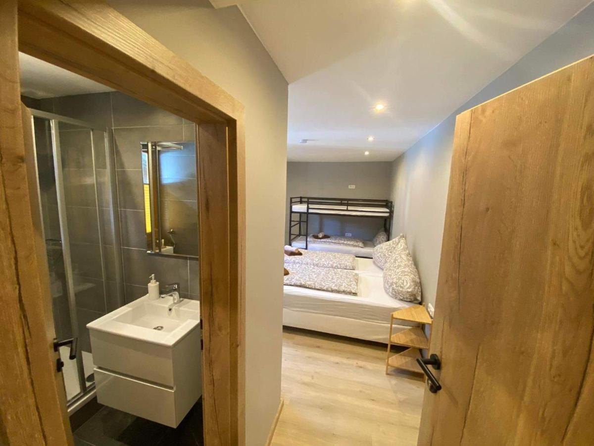 レオガング Haus Tirol Bed & Breakfast エクステリア 写真
