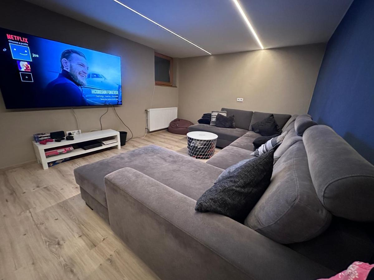 レオガング Haus Tirol Bed & Breakfast エクステリア 写真