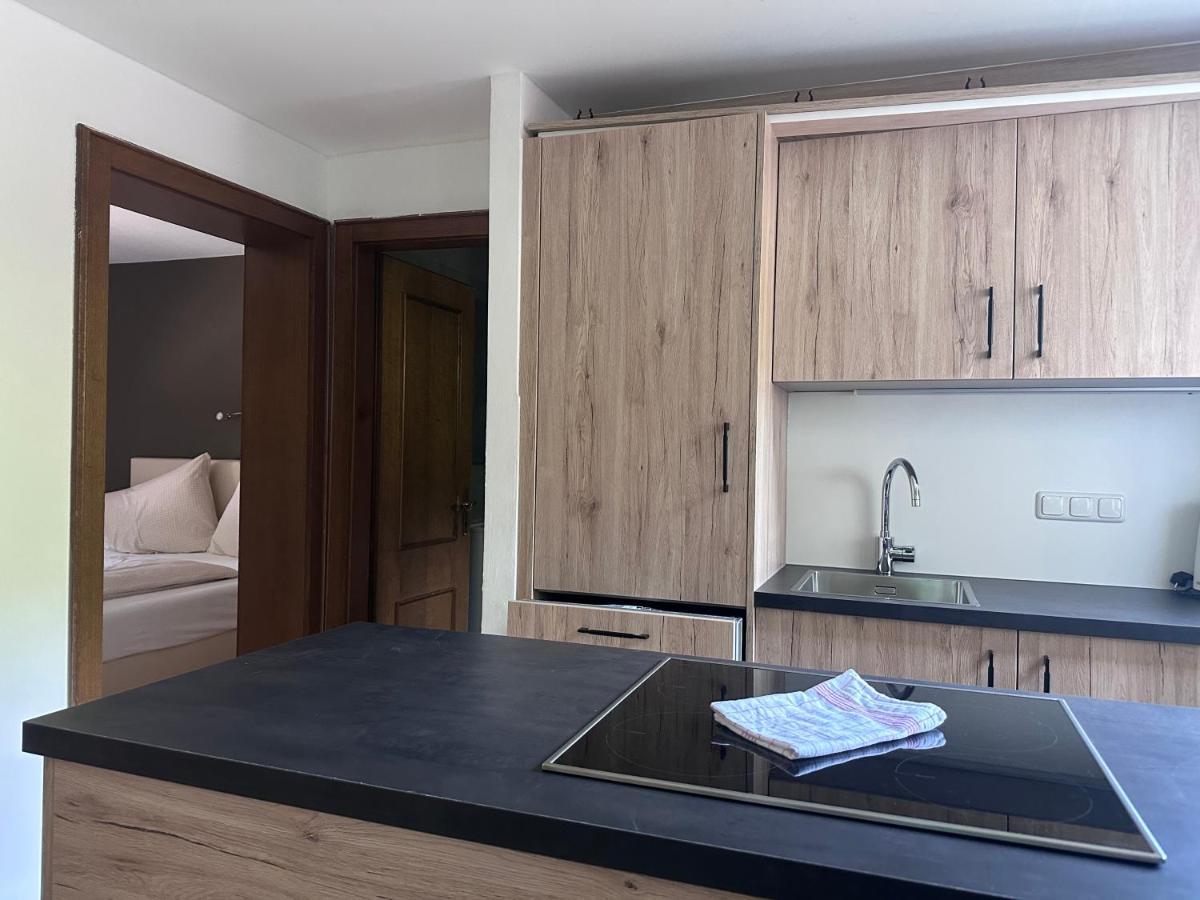 レオガング Haus Tirol Bed & Breakfast エクステリア 写真