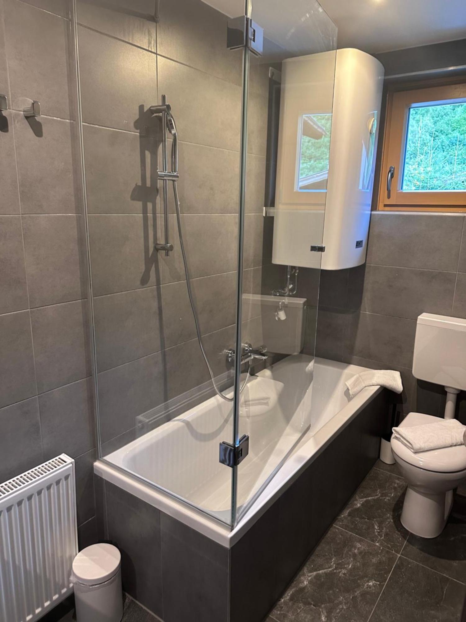 レオガング Haus Tirol Bed & Breakfast エクステリア 写真