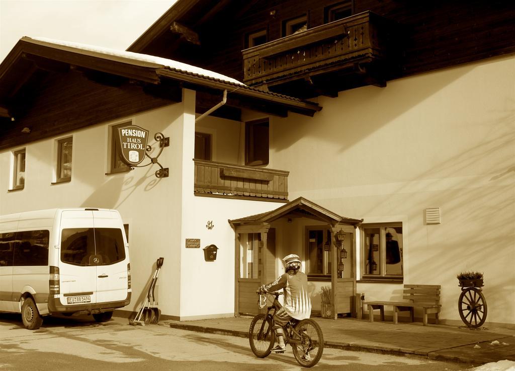 レオガング Haus Tirol Bed & Breakfast エクステリア 写真