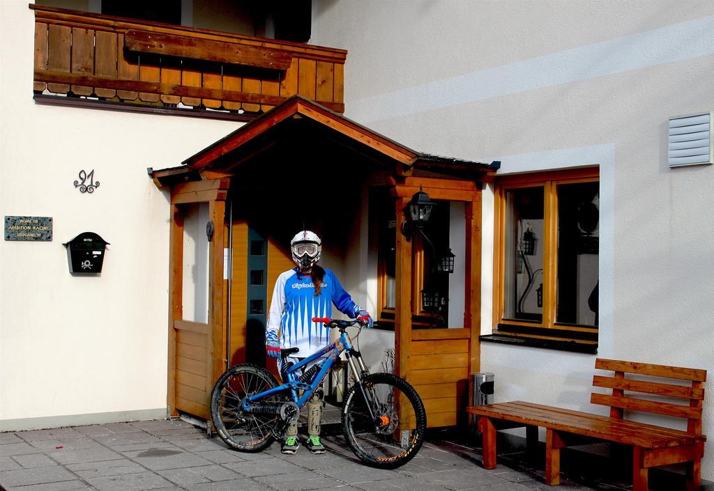 レオガング Haus Tirol Bed & Breakfast エクステリア 写真