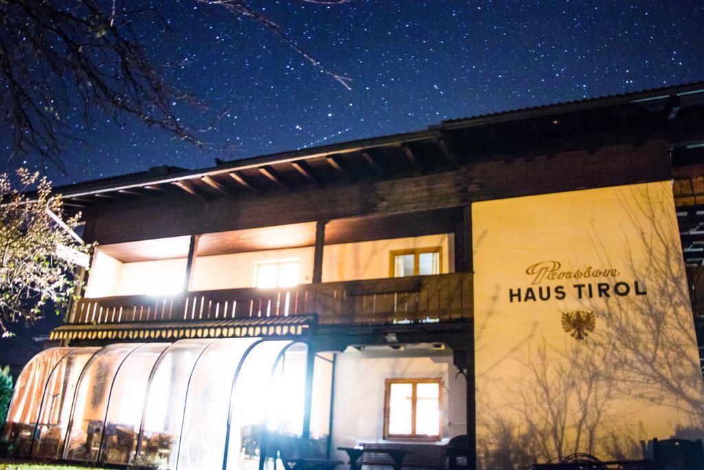 レオガング Haus Tirol Bed & Breakfast エクステリア 写真
