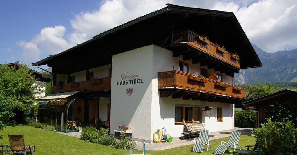 レオガング Haus Tirol Bed & Breakfast エクステリア 写真