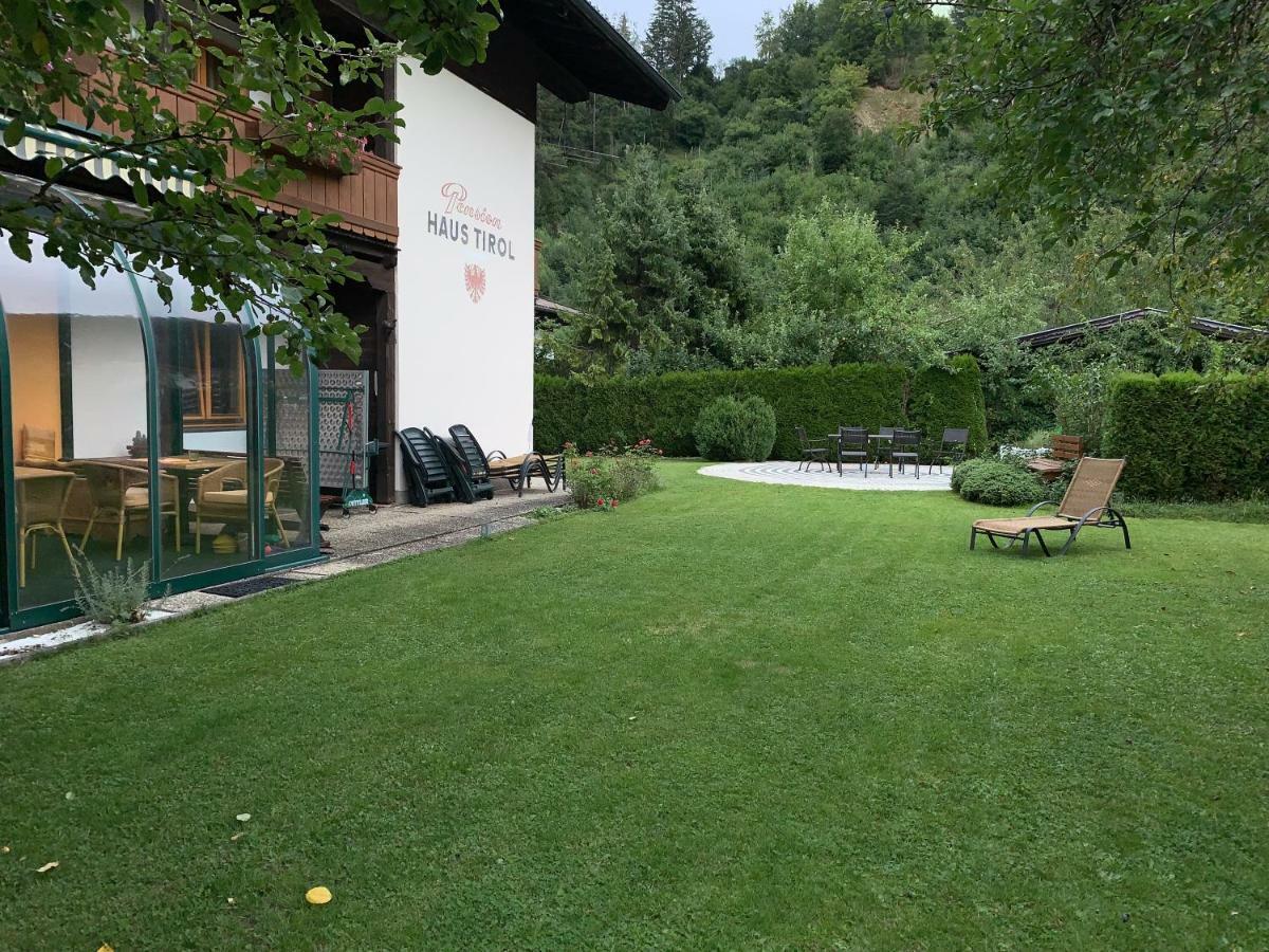 レオガング Haus Tirol Bed & Breakfast エクステリア 写真