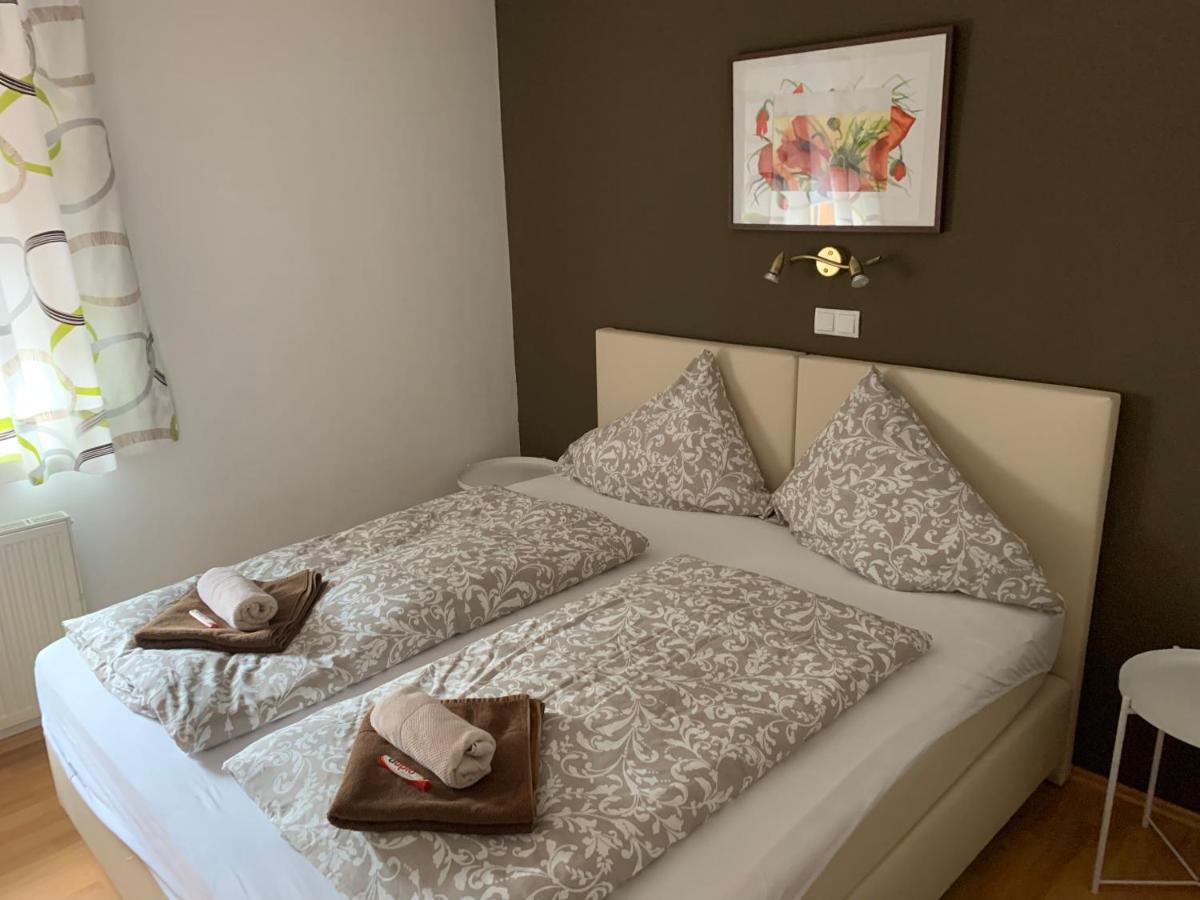 レオガング Haus Tirol Bed & Breakfast エクステリア 写真