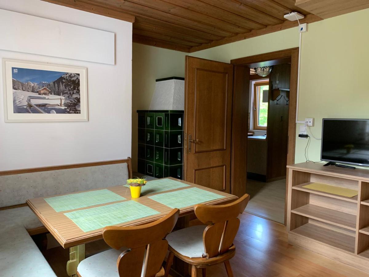 レオガング Haus Tirol Bed & Breakfast エクステリア 写真
